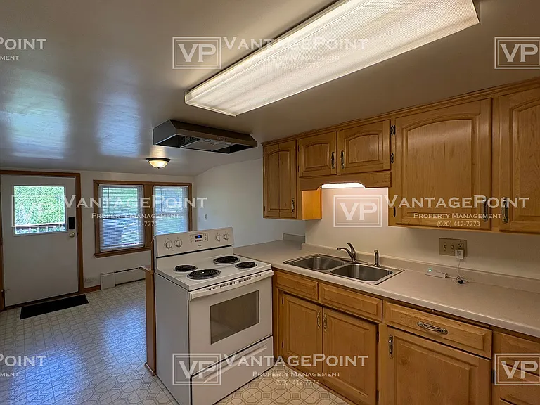 122 1/2 S Oneida St — Photo 2