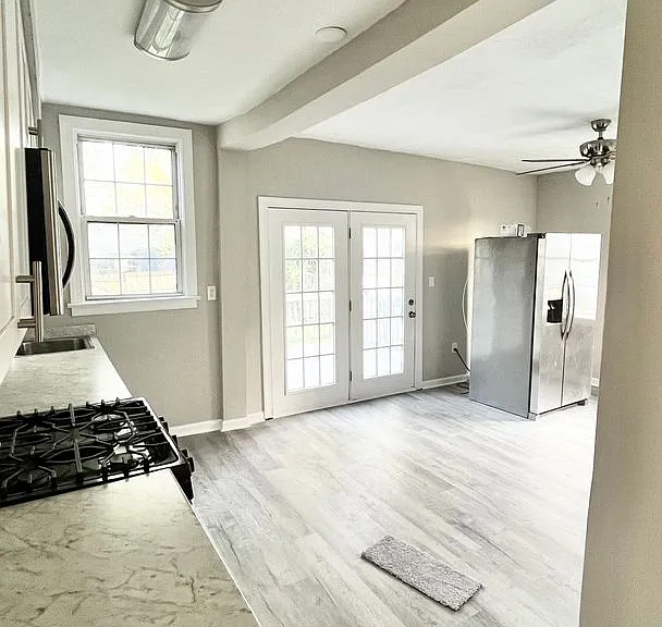 1812 Everett St — Photo 5