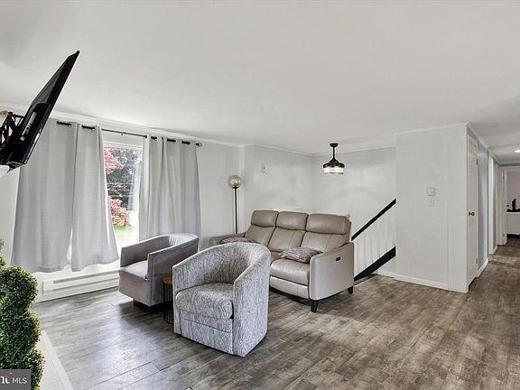4th image of 271 Walters Ave