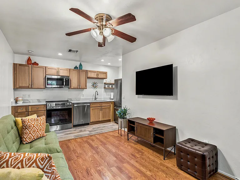2724 N Gill Ave — Photo 16