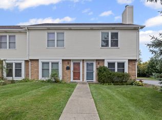 1725 Pickwick Ln, Glenview, IL 60026