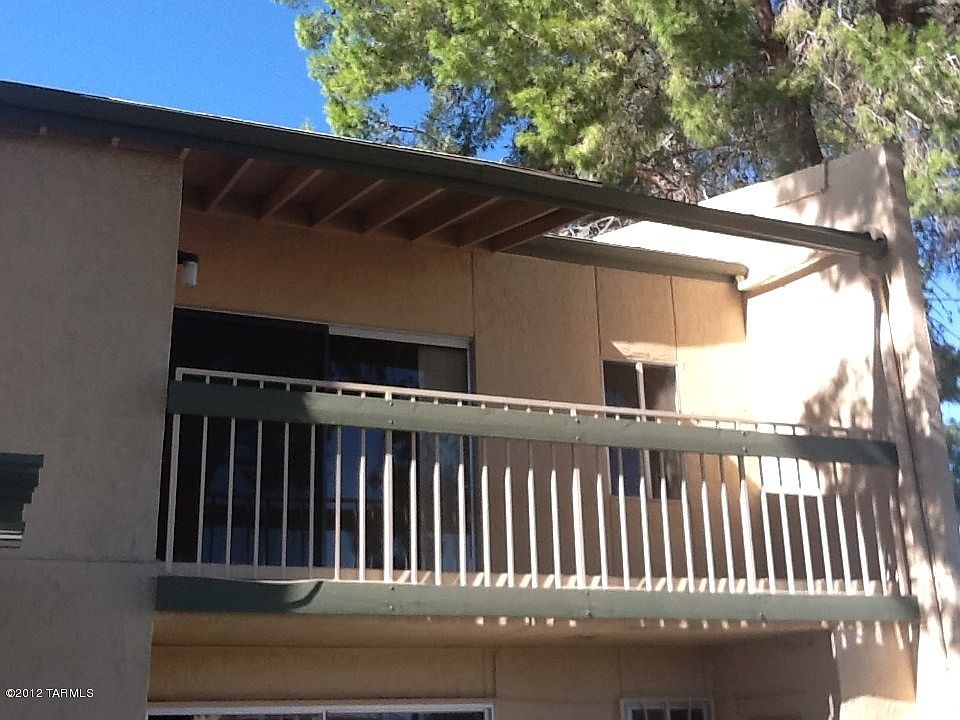 1st image of 814 S Langley Ave