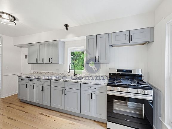 5th image of 833 McReynolds Ave NW #2