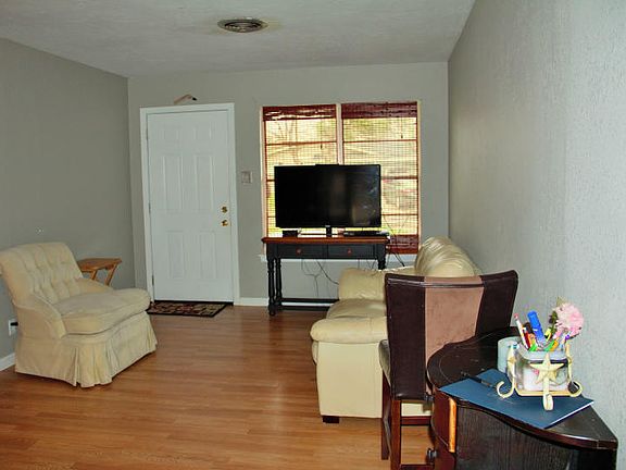 2nd image of 5822 Glen Arbor Dr