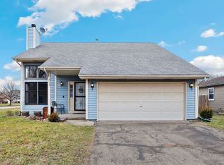313 N Sycamore Ln, North Aurora, IL 60542