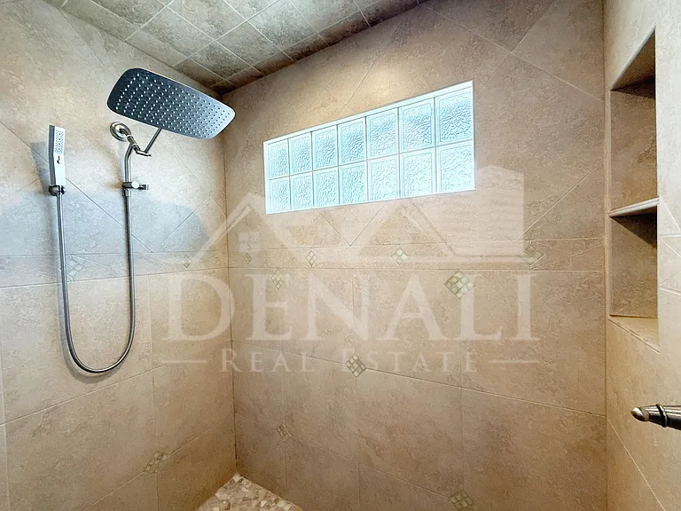 811 E Chilton Dr — Photo 24
