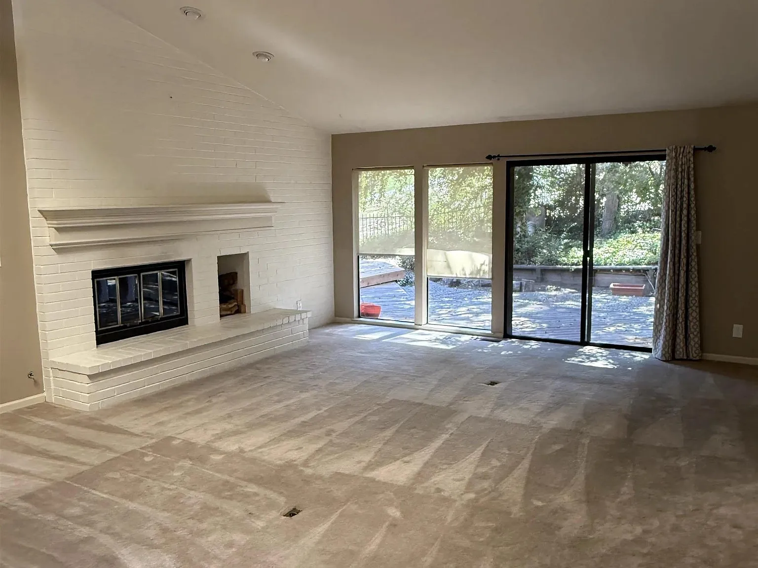 4 bed, 2915 sqft, $5,200 — Photo 3