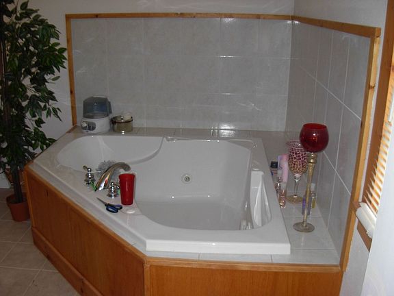 2nd image of 127 Pinoak Cir