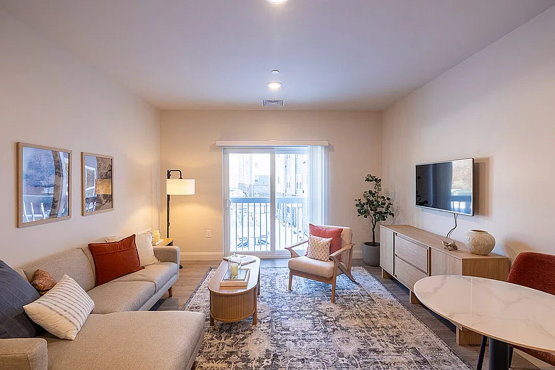 Taylor Pointe Residences — Photo 2