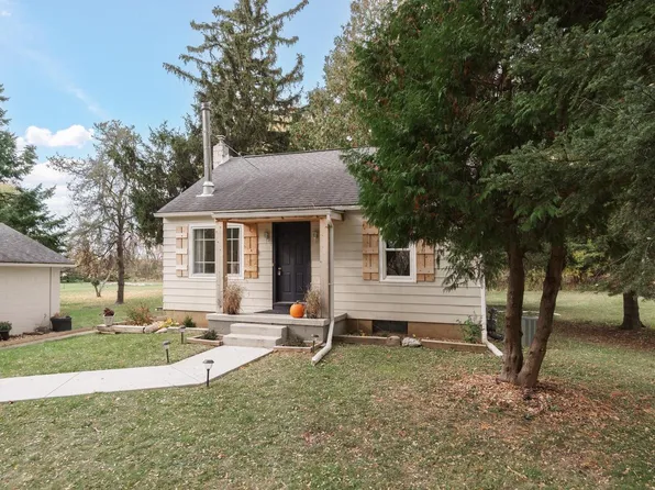 N72W39748 Lang ROAD, Oconomowoc, WI 53066