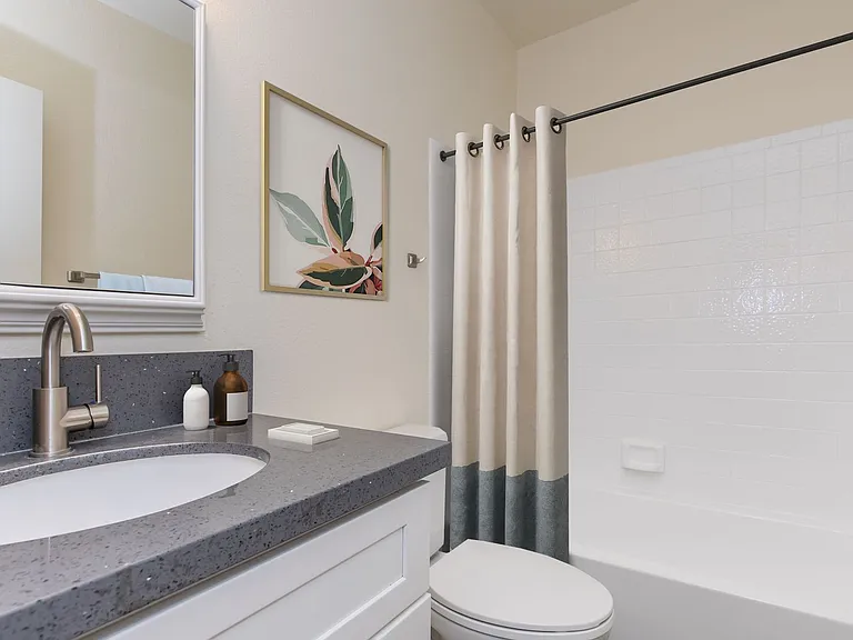 Garden Plaza Apartments — Photo 43