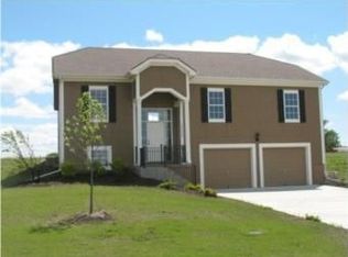 15229 Sycamore St, Basehor, KS 66007