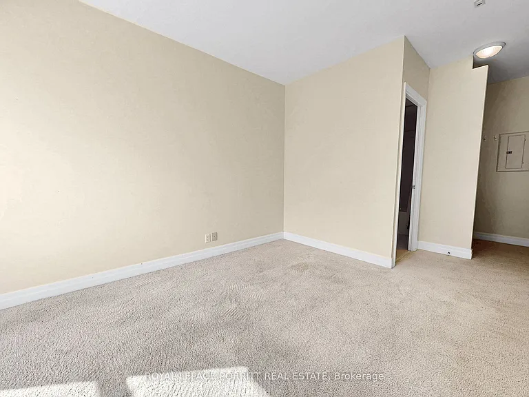 9 Burnhamthorpe Cres #309 — Photo 33