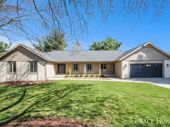 7667 Apple Hill Ct SE, Ada, MI 49301