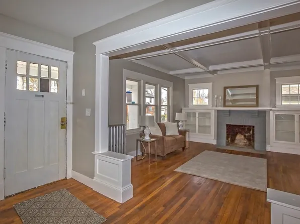 29 Eton St, Springfield, MA 01108