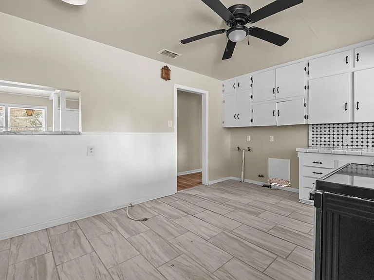 2335 Pleasant Dr — Photo 11