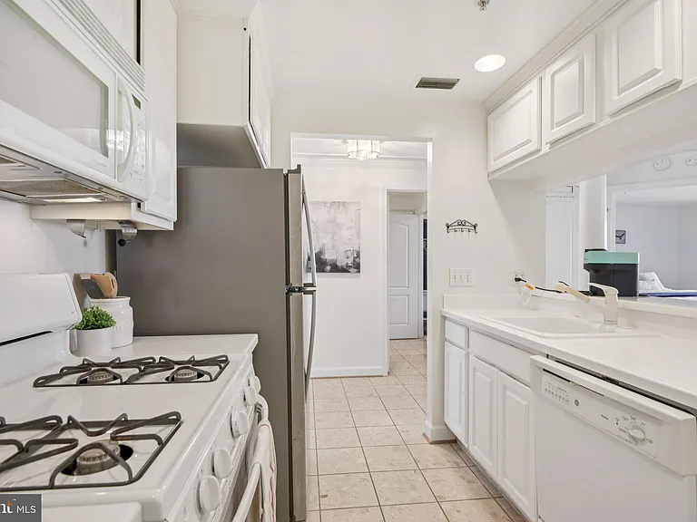 901 N Monroe St #1013 — Photo 8
