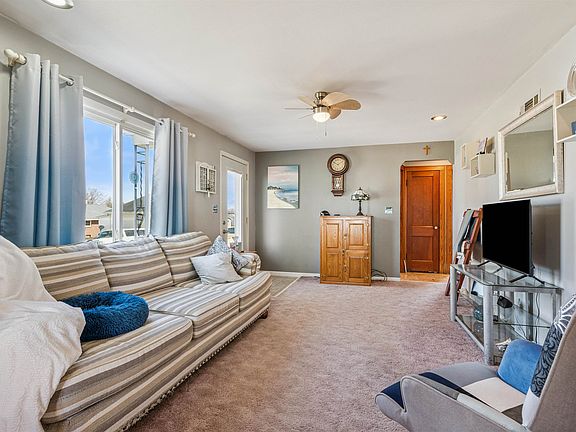 3rd image of 607 5th Ave SW