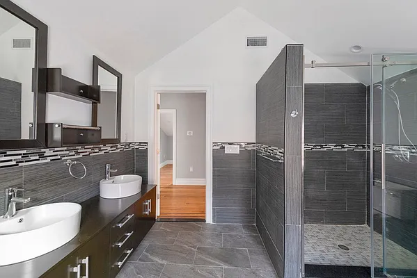 Sold by Nest Seekers International | media 5