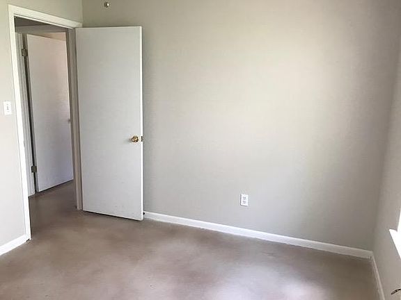 middle bedroom