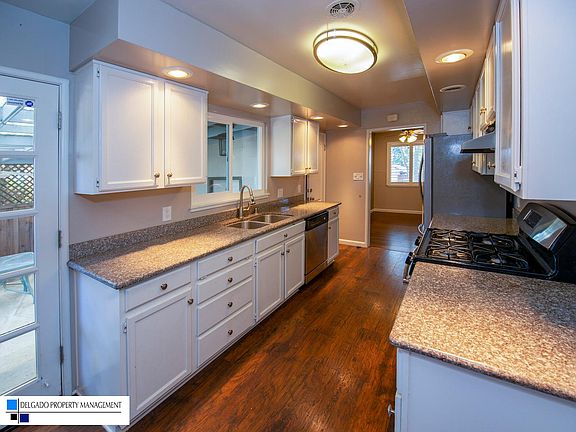 4th image of 124 Fairfax Ct