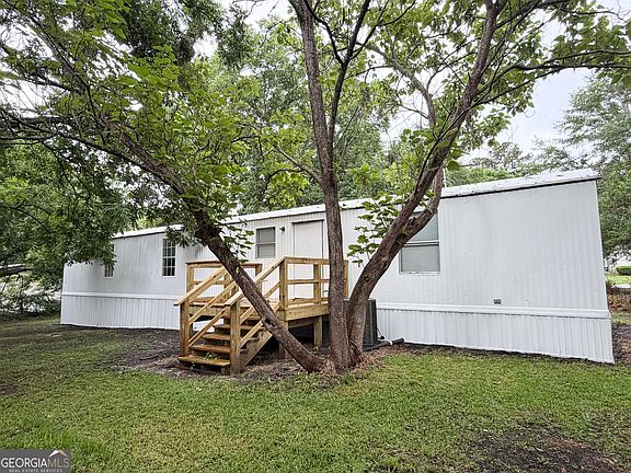 4th image of 408 Register St