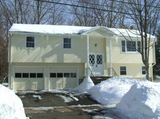 8 Hammick Rd, West Hartford, CT 06107