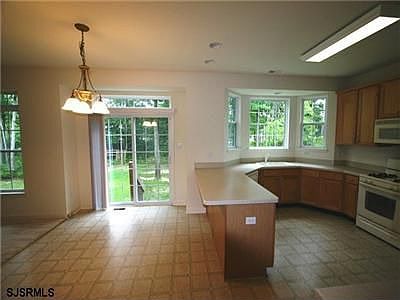 5th image of 408 Glenn Ave