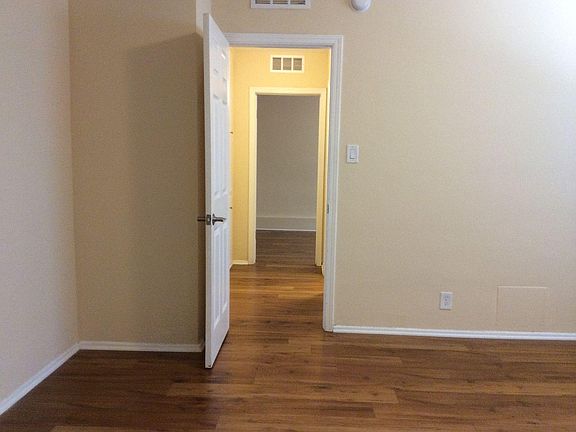 5th image of 13833 Oxnard St APT 6
