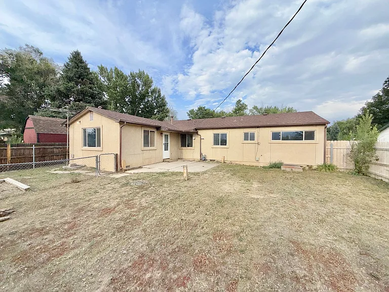225 Elmwood Dr — Photo 14