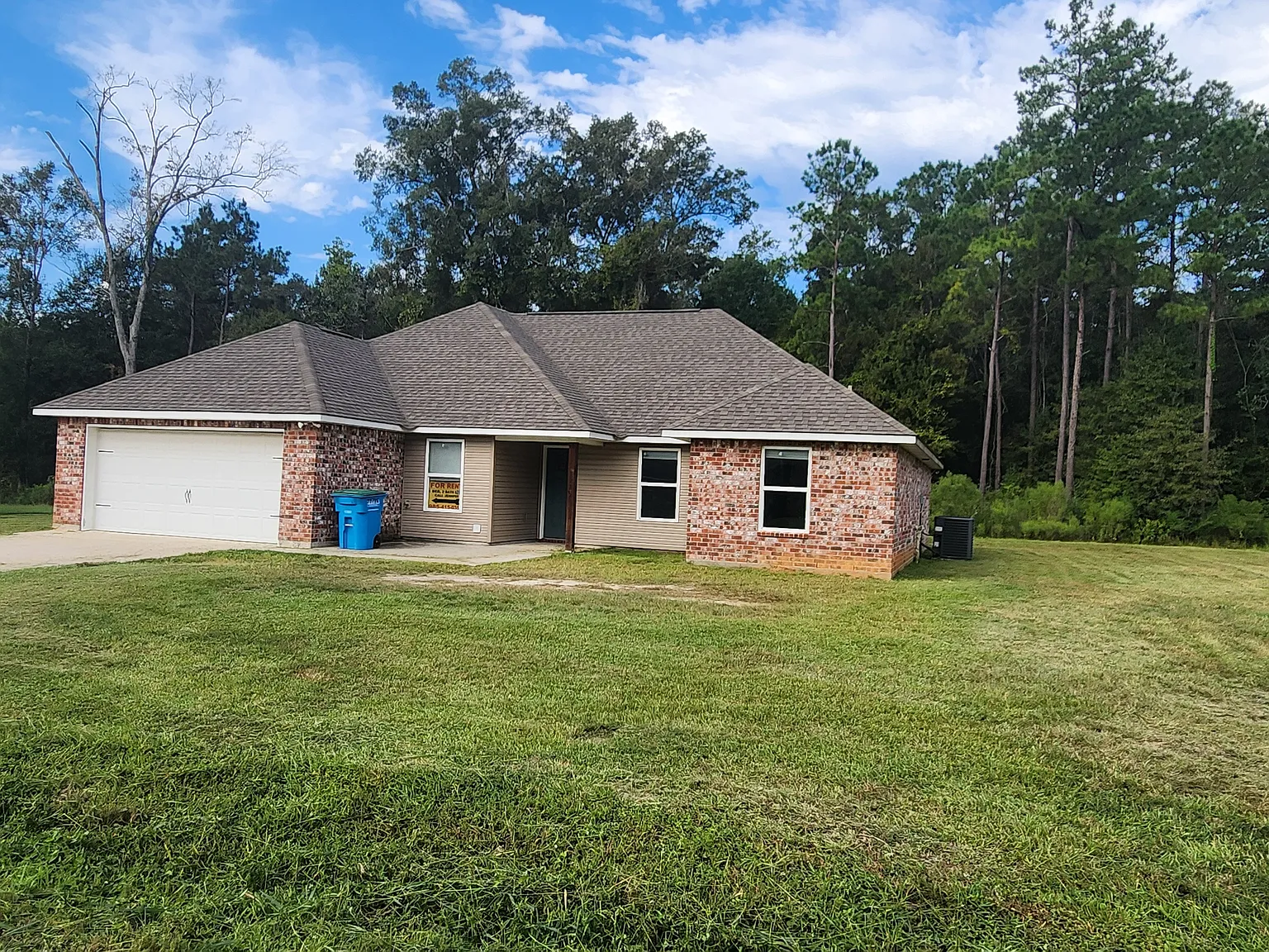 4 bed, 2233 sqft, $2,150 — Photo 2