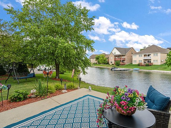 4th image of 8090 Tuckaway Ct