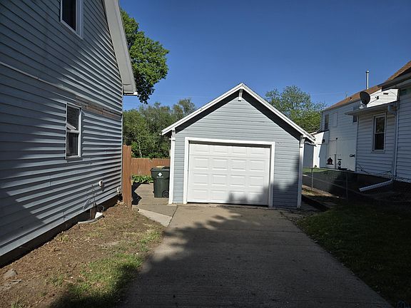 3rd image of 2102 S Magnolia St
