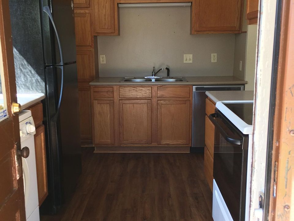 2nd image of 916 New York St