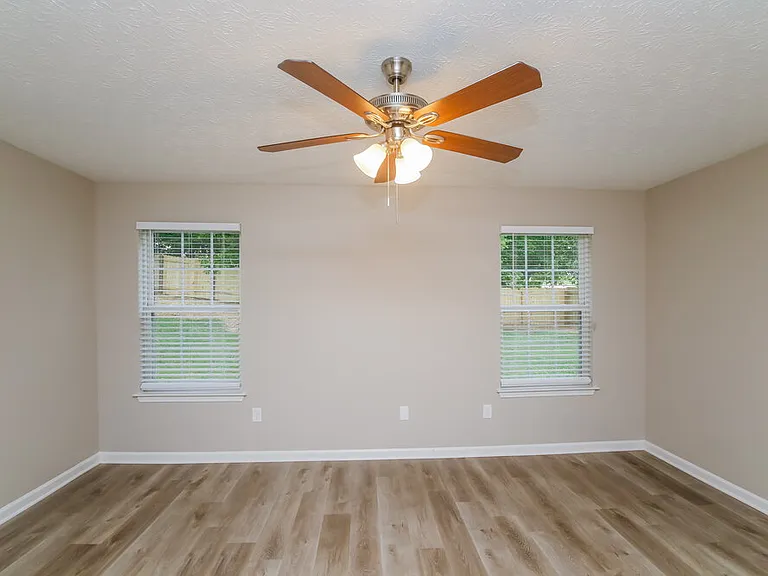 100 Saint Ann Cir — Photo 10