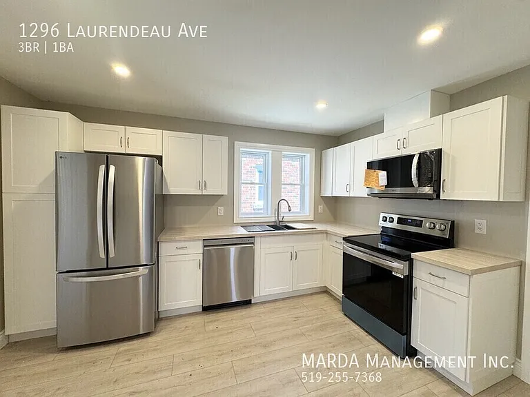 1296 Laurendeau Ave — Photo 12