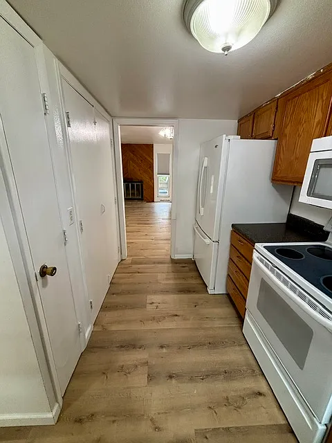 3 bed, 1.5 bath, 1313 sqft, $2,500 — Photo 2