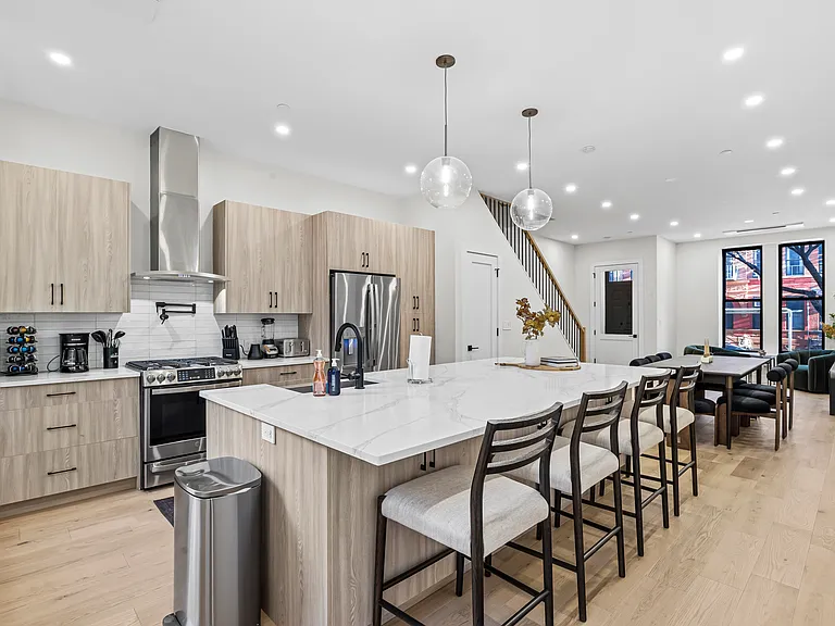 391 Manhattan Ave #TH1 — Photo 3