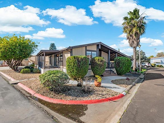 3rd image of 76 Lemon Tree Circle