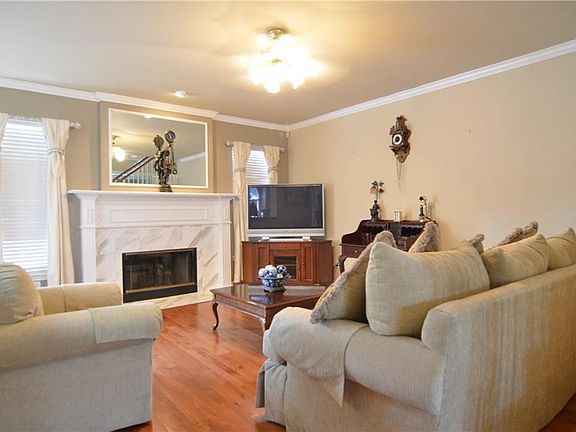 5th image of 1005 Hunters Creek Dr