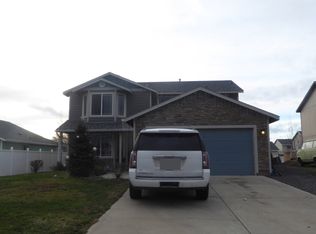 210 Mount Hood St, Moxee, WA