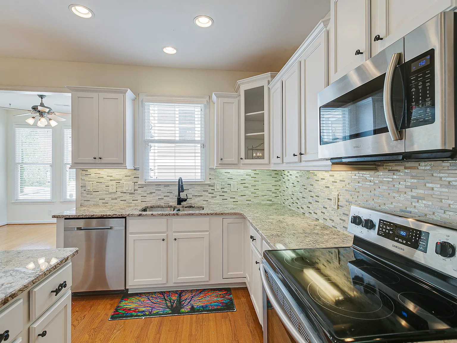 2 bed, 2.5 bath, 1926 sqft, $4,000 — Photo 4