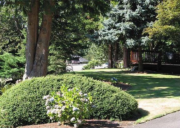 2nd image of 208 207th Ave NE