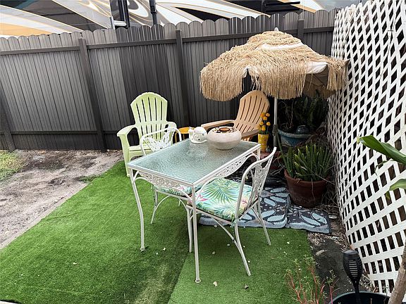 4th image of 1821 SW 50th Avenue
