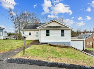 13 Davis St, Meriden, CT 06450
