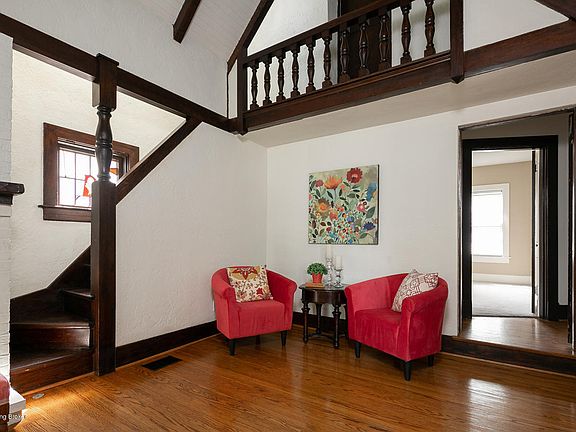 4th image of 2367 Winston Ave