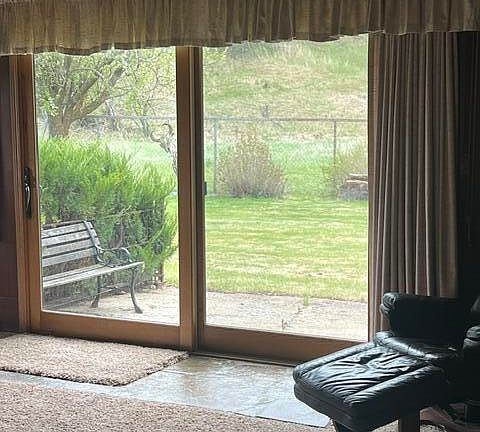 5th image of 216 Swan Ln