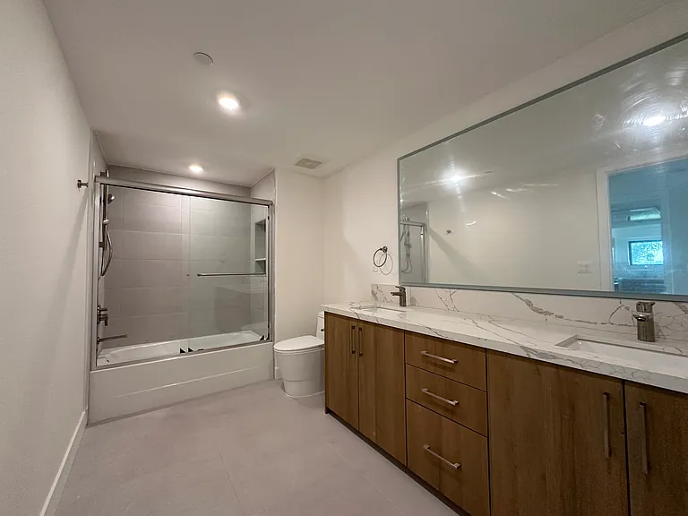 941 N Martel Ave #102 — Photo 51