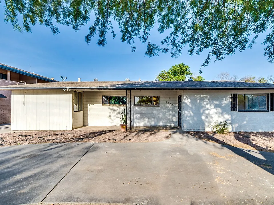 2940 N. Cherry Ave.