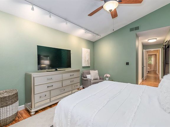 4th image of 7265 Castle Dr